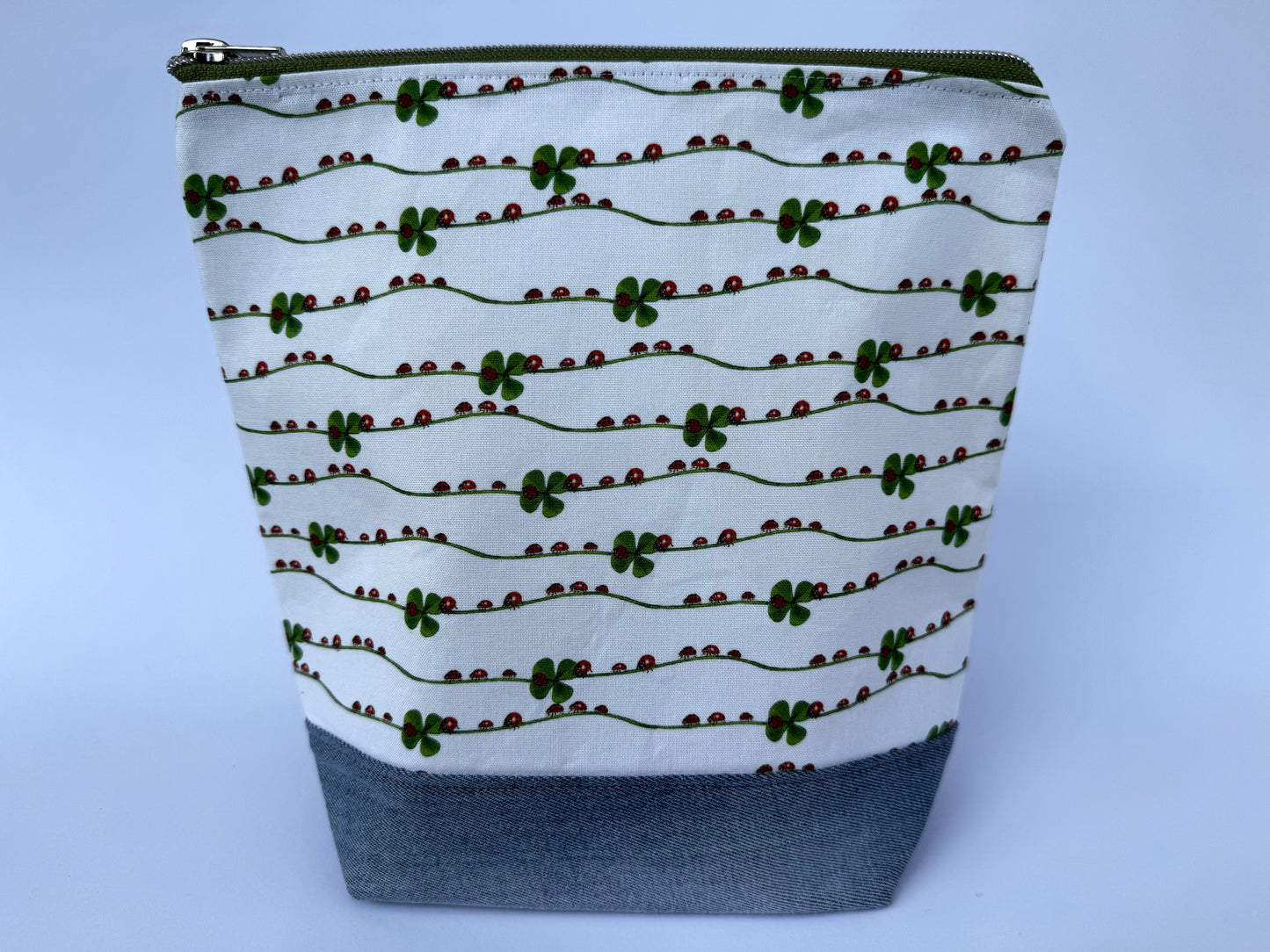 Tasche im Glückskäferdesign
