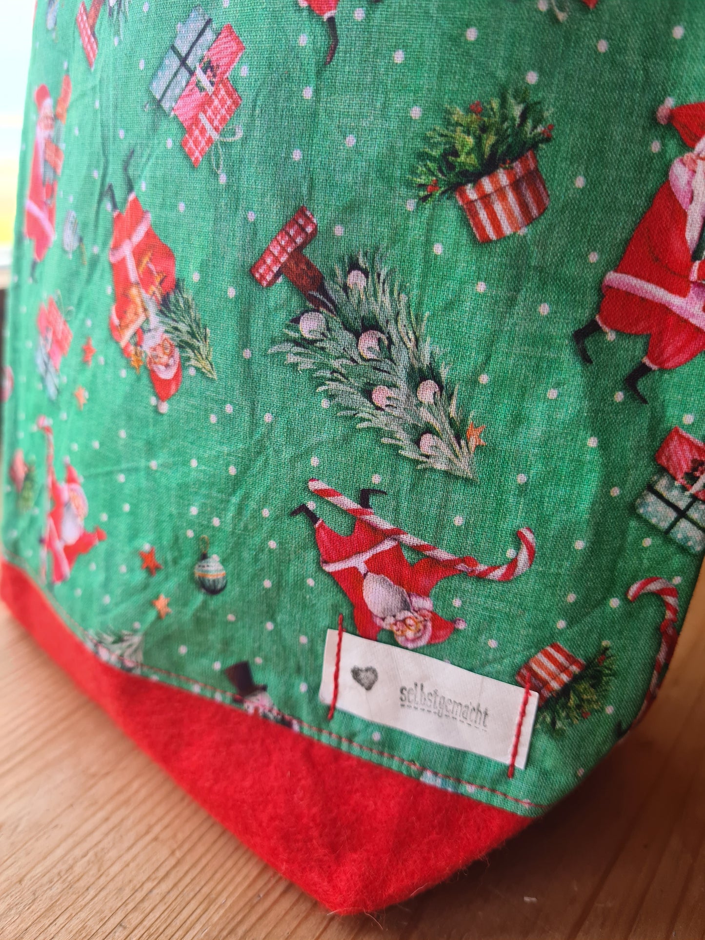 Grüne Wichtelweihnachtstasche