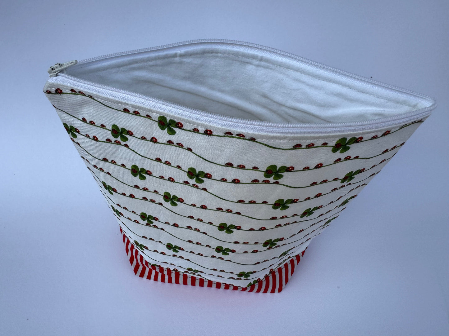Tasche im Glückskäferdesign