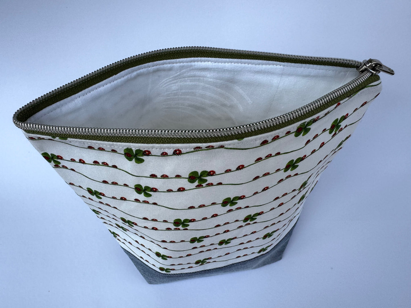 Tasche im Glückskäferdesign